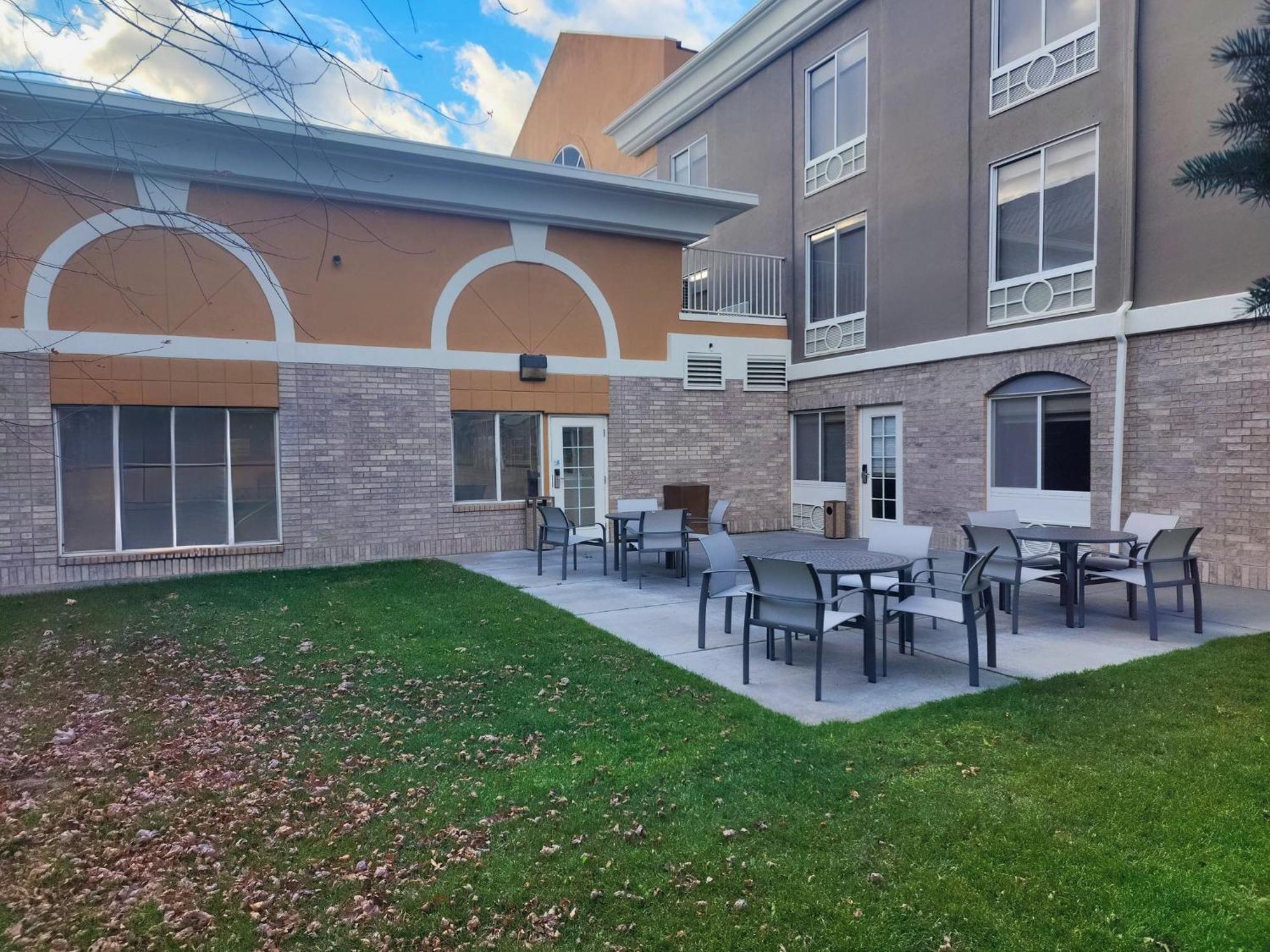 Holiday Inn Express Hotel & Suites Idaho Falls By Ihg Екстериор снимка