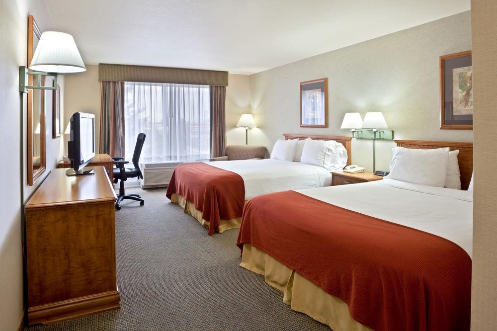 Holiday Inn Express Hotel & Suites Idaho Falls By Ihg Стая снимка